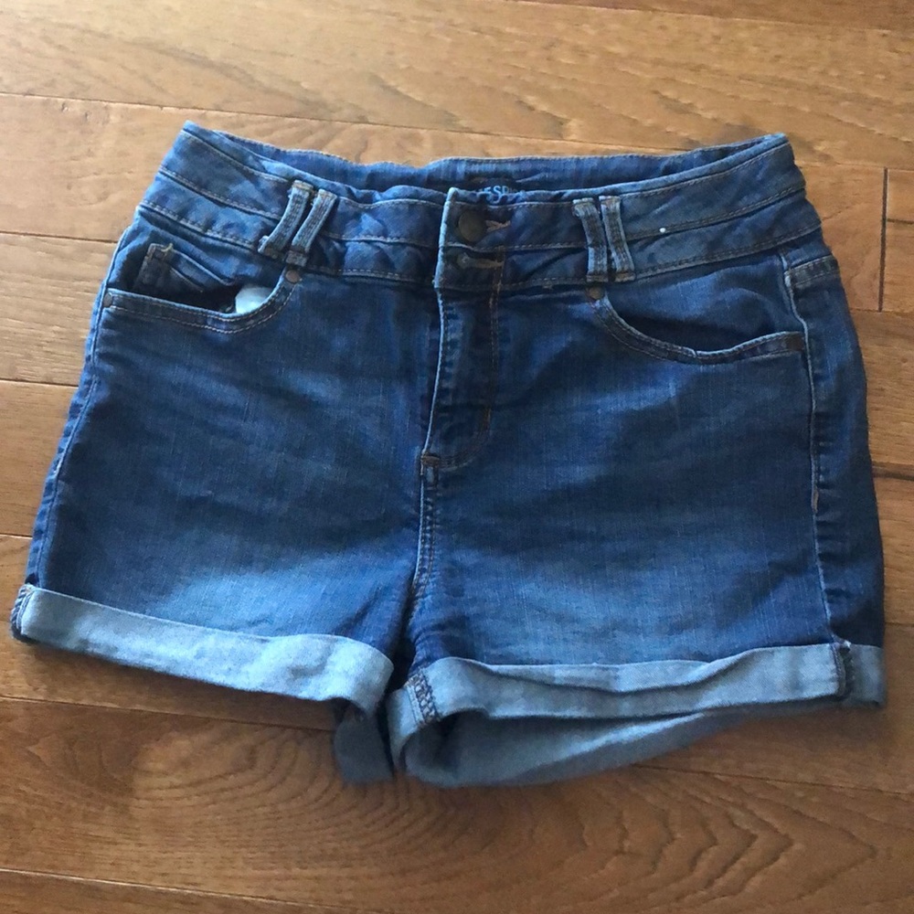 Blue spice size 9 in juniors  jean shorts